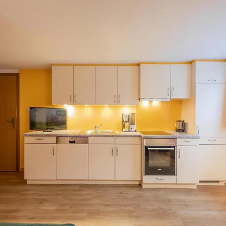 Апартаменти In Neustift With A Storage Нойштіфт-ім-Штубайталь